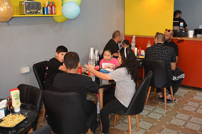 افتتاح مطعم فلايت بورجر في جلجولية
